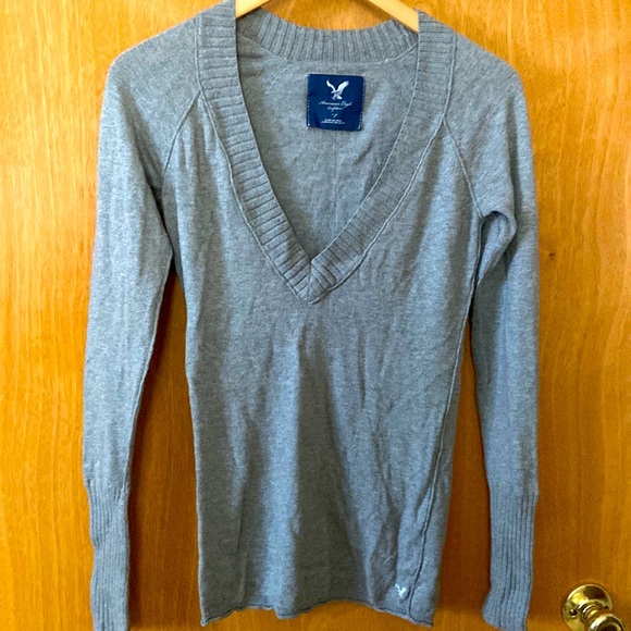 Small/Gray v-neck sweater. Soft material 🥰 - Picture 1 of 3